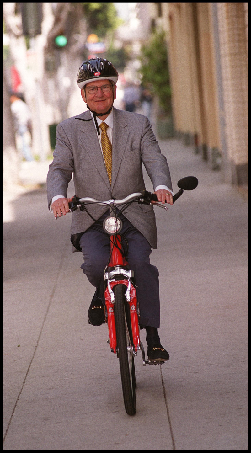 Illustration for article titled Lee Iacocca Was an Early Pioneer of Electric Mobility